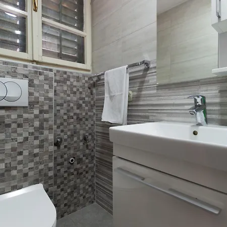 Top Center Guest house