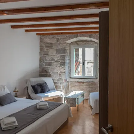 Guest house Top Center
