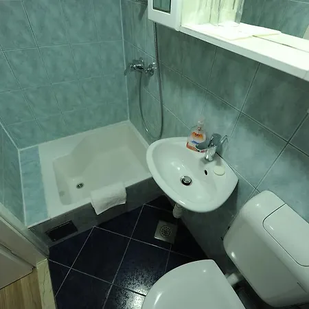 ゲストハウス トップ センター 3*