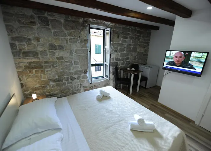 トップ センター ゲストハウス 3*