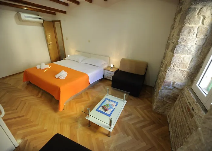 ゲストハウス トップ センター 3*