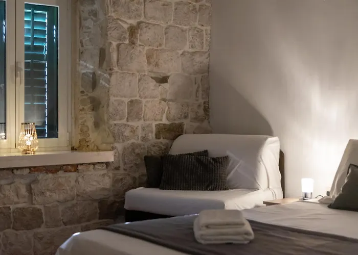 トップ センター ゲストハウス 3*