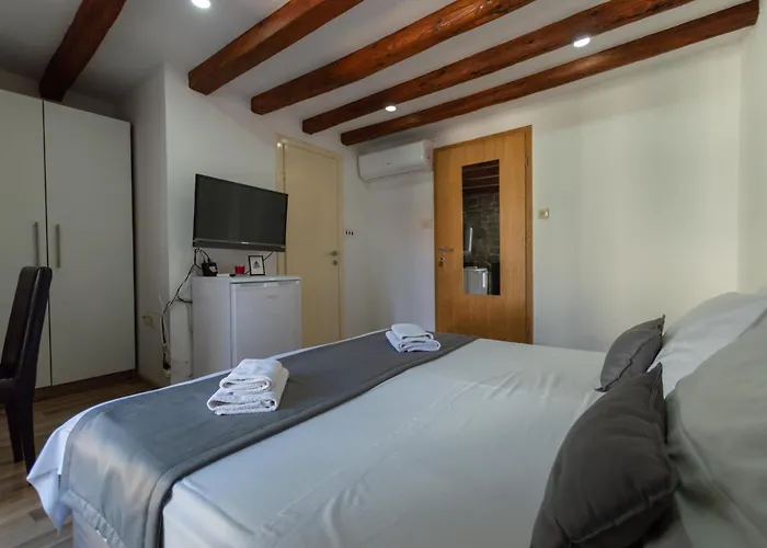 トップ センター ゲストハウス 3*